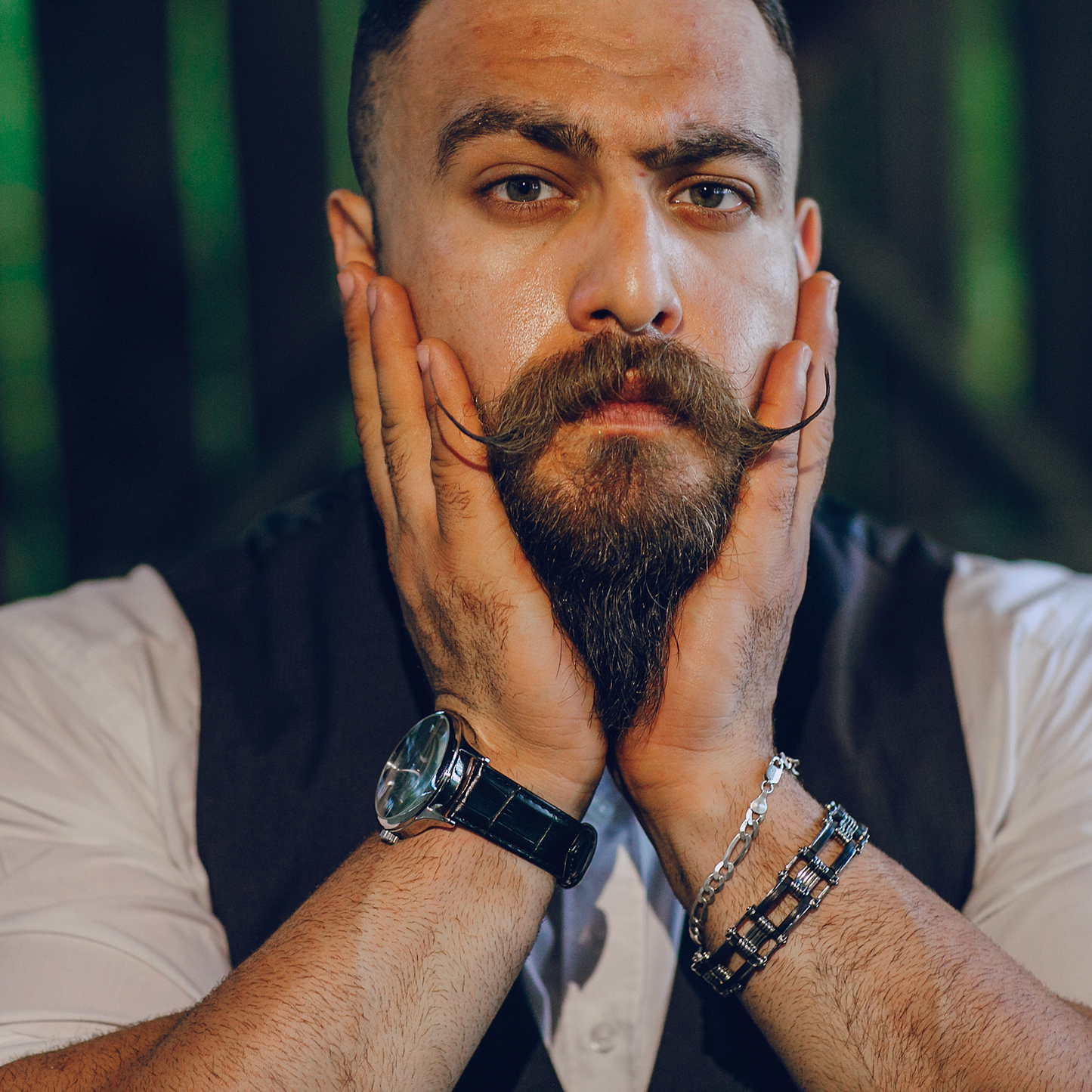 2 oz. Men Mustache and Beard Hydrating Mist spray